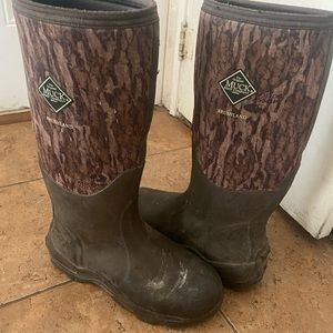 Muck boots size nine